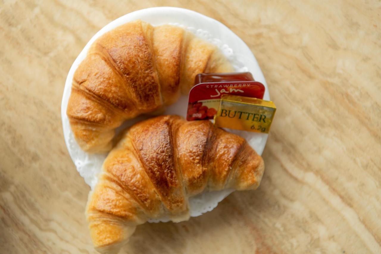 ホテル Anacapri ファルマス エクステリア 写真 Croissants